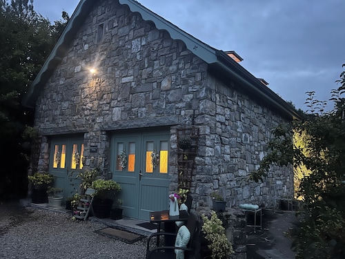 An Irish welcome. Quiet Country Cottage close to Dublin Airport & City