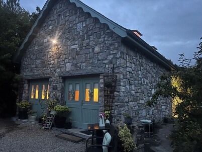 An Irish welcome. Quiet Country Cottage close to Dublin Airport & City