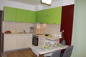 Fridge, microwave, oven, coffee/tea maker - Apartment "Green Apple'' With parking place - 5 min from the center of the city! (Plovdiv)