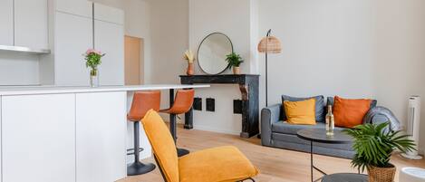 Deluxe Apartment | Living area