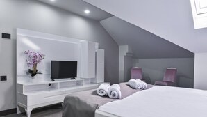 Superior Triple Room | Egyptian cotton sheets, premium bedding, memory foam beds, minibar