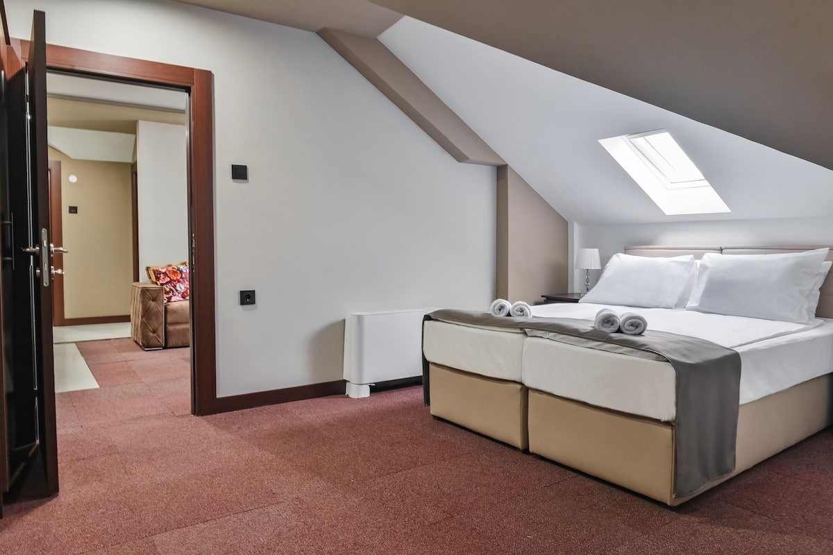 Egyptian cotton sheets, premium bedding, memory foam beds, minibar