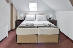 2 bedrooms, Egyptian cotton sheets, premium bedding, memory-foam beds
