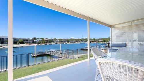 Moondance 2 - Canal front duplex