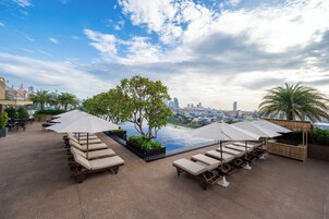 Outdoor pool, cabanas (surcharge), pool umbrellas