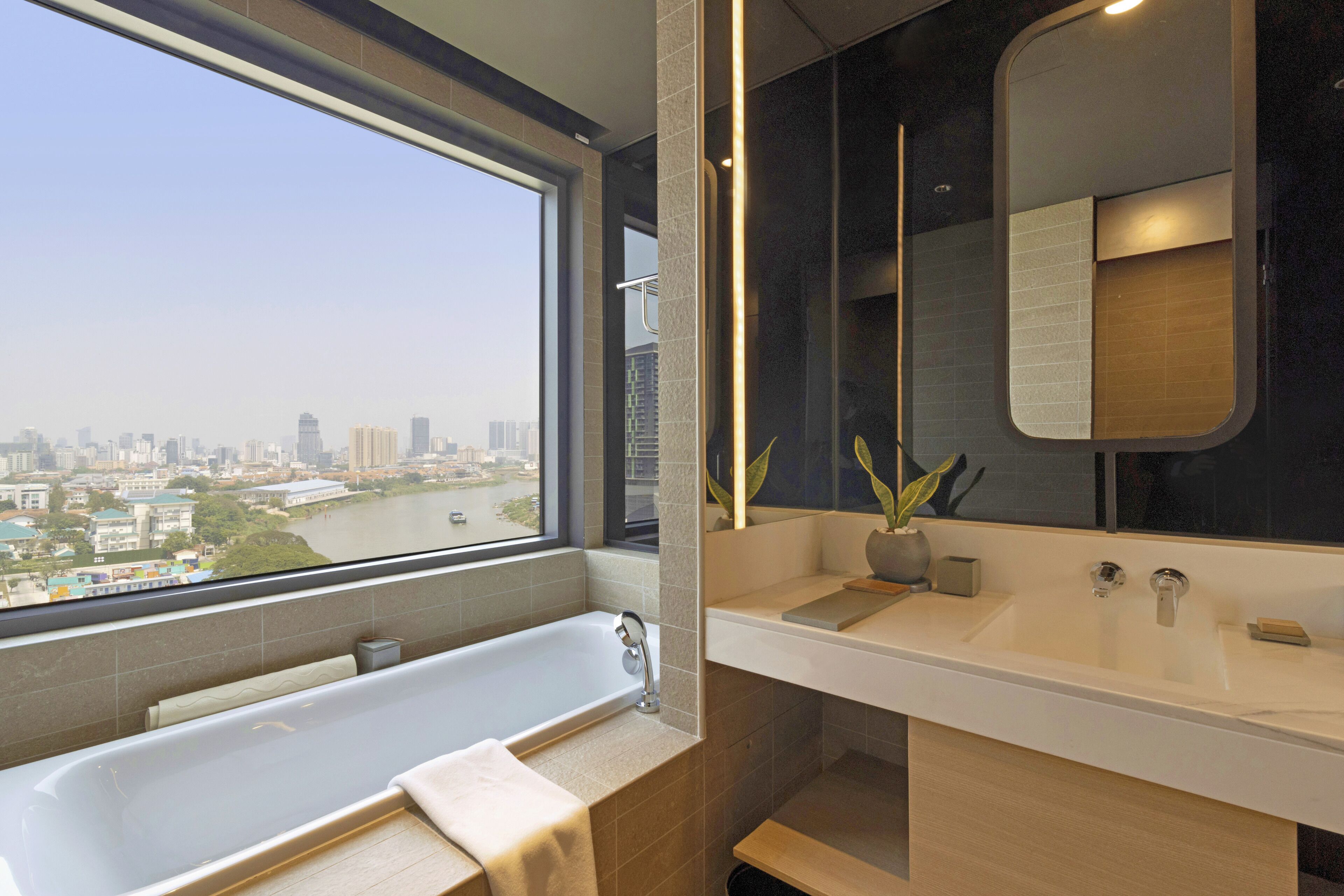 Foto - SUN & MOON, Riverside Hotel