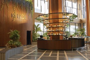 2 bars/lounges, poolside bar - SUN & MOON, Riverside Hotel (Phnom Penh)