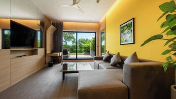 开间套房, 露台, 花园景观 | 高档床上用品、加厚床垫、客房内保险箱、特色装修