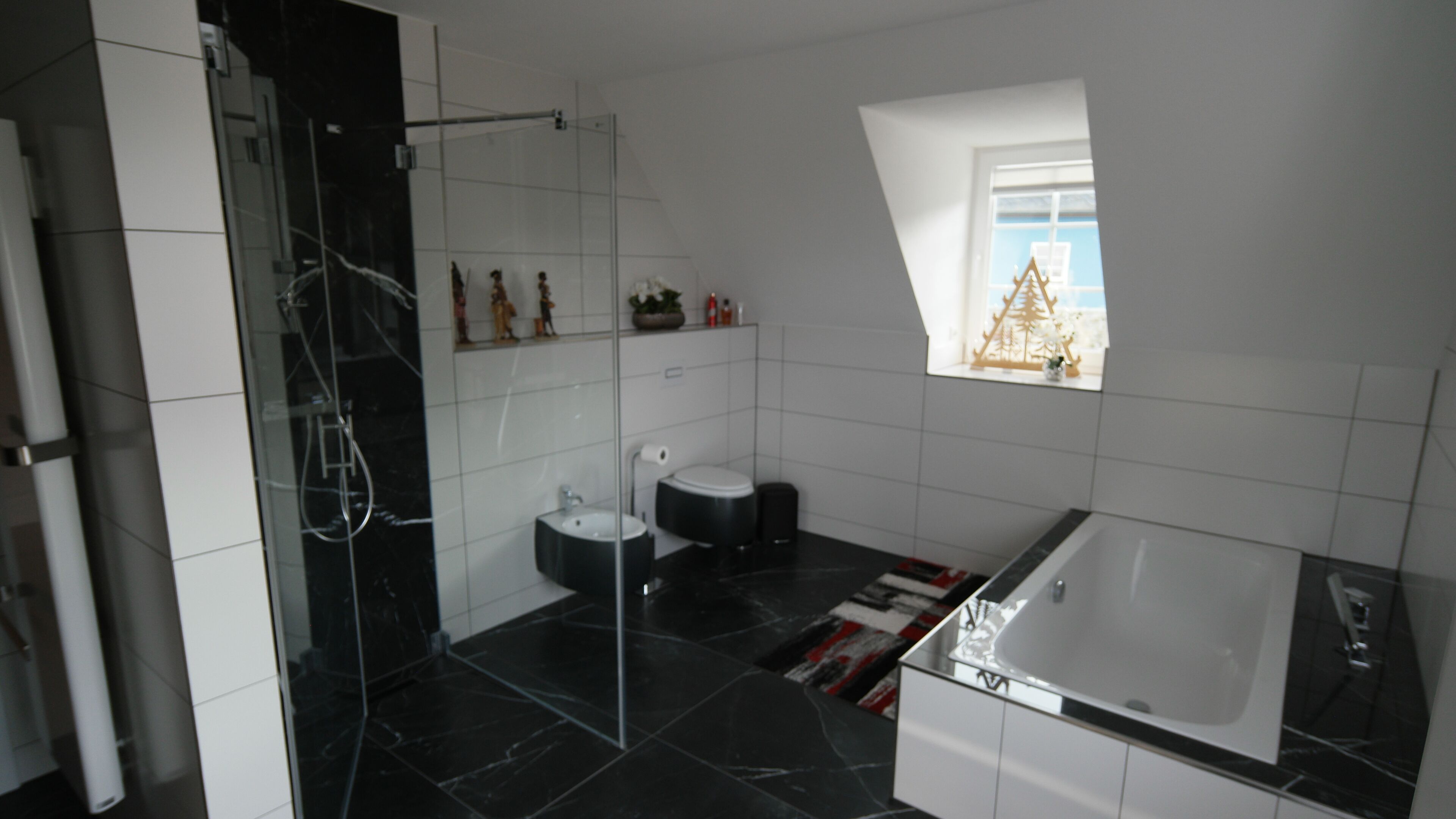 Badewanne, Haartrockner, Bidet, Handtücher
