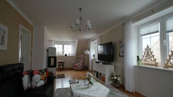 Smart TV, books, stereo