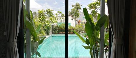Camera Standard, 1 letto king, lato piscina | Vista dalla camera