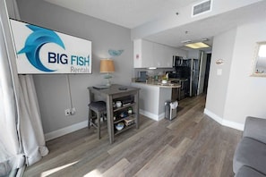 TV - New High Floor, Direct Ocean View, King Bed,Pools! (Myrtle Beach)