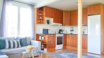 Apartment, 3 Bedrooms, Kitchen, Garden View | Private kitchen | Microwave, stovetop, coffee/tea maker, electric kettle