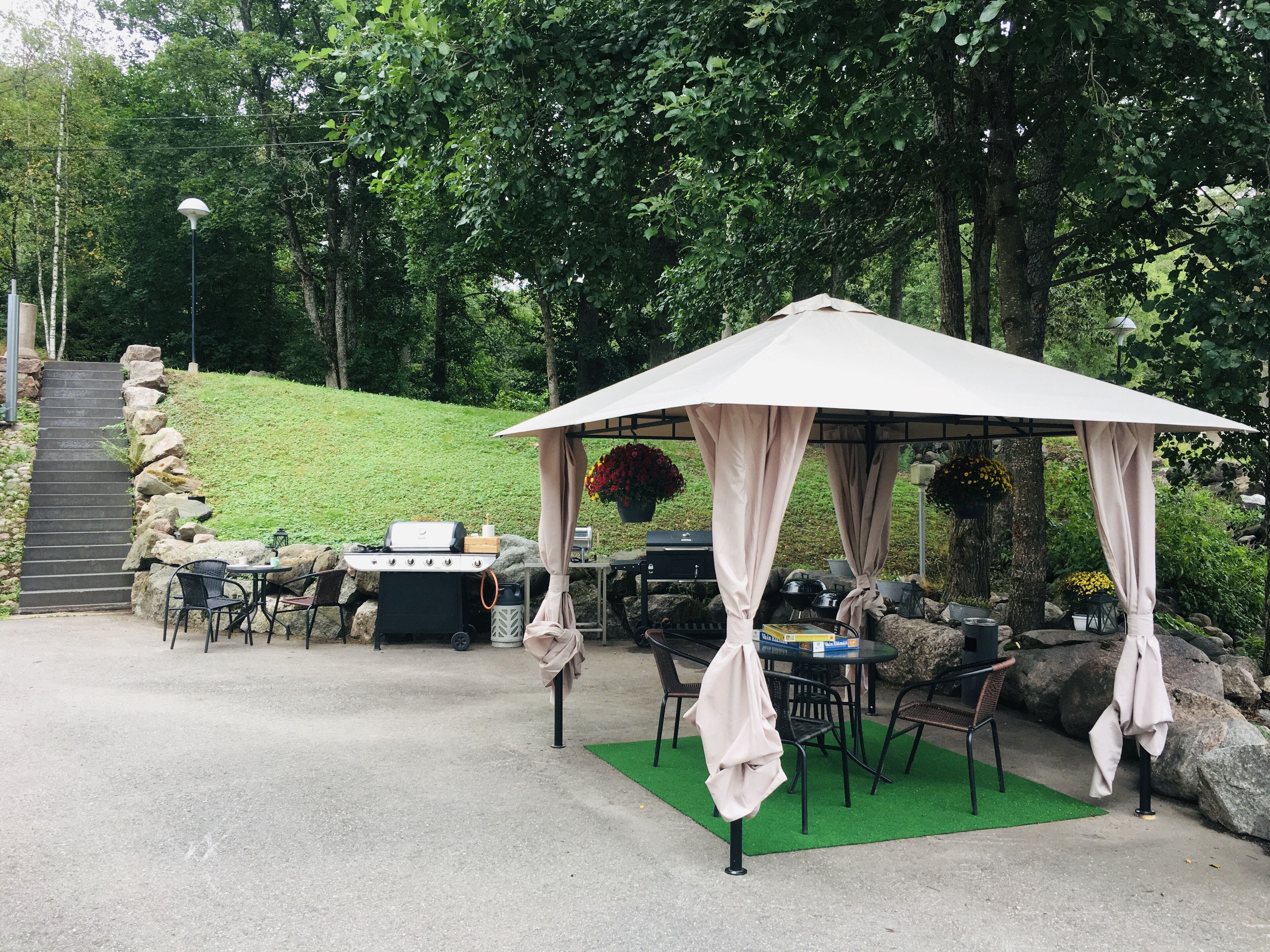 Grillaus-/piknikalue