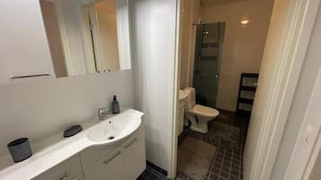 Departamento, 2 habitaciones, cocina | Baño | Regadera, secadora de cabello, piso con calefacción, toallas