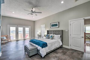 4 bedrooms, iron/ironing board, WiFi, bed sheets - Secluded Seabrook Waterfront Home w/ Patio! (Seabrook)