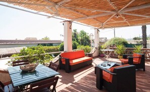 Villa, 4 camere da letto, balcone | Ristoranti