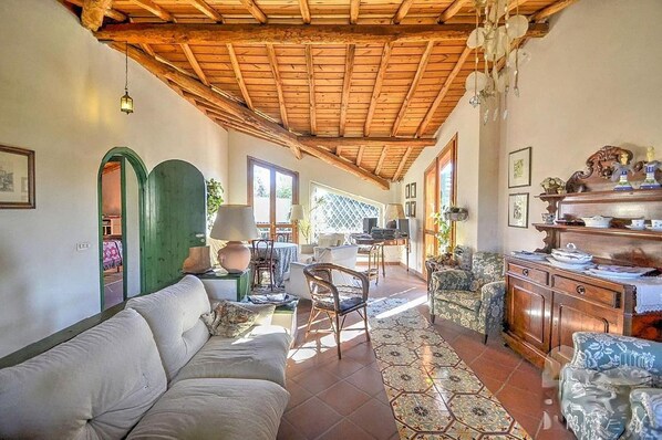 Villa, 4 camere da letto, balcone | Interni