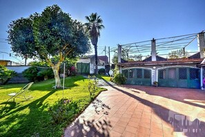 House, 2 Bedrooms, Microwave | Property grounds