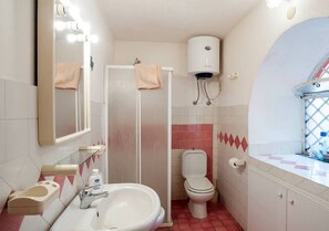 A bathroom with a sink, toilet, and shower. - House With Garden Near the sea (Acireale)