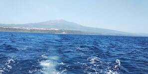 A view of the ocean with a distant mountain range. - House With Garden Near the sea (Acireale)