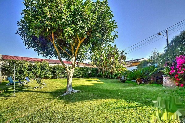 House, 2 Bedrooms, Microwave | Property grounds