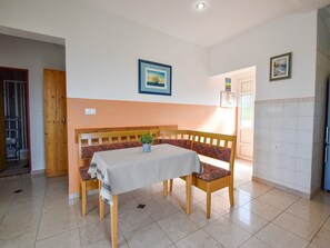 Apartment (Two Bedroom Apartment with Terrace an) | Dining room