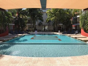 Apartamento, 2 habitaciones, balcón, vistas al jardín | Piscina | Una piscina al aire libre