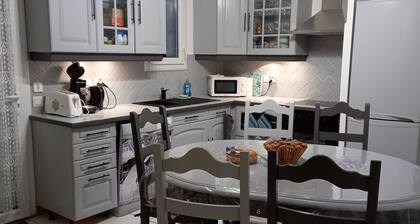 3-bedroom villa, close to beach and shops, quiet area. Rated 3*