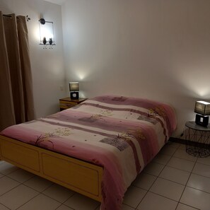3 bedrooms, desk, iron/ironing board, travel cot