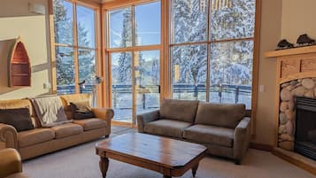 House, 3 Bedrooms | Living area | 32-inch flat-screen TV with cable channels, TV