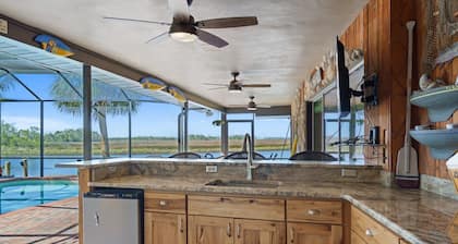 Mason Creek Lodge - Waterfront Pool Home - Fishing - Scalloping