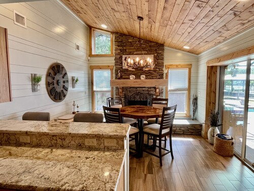 Mason Creek Lodge - Waterfront Pool Home - Fishing - Scalloping