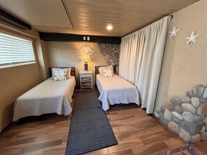 4 bedrooms, desk, free WiFi, bed sheets - Mason Creek Lodge - Waterfront Pool Home - Fishing - Scalloping (Homosassa)