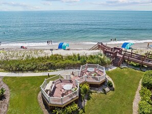 Terrace/patio - Oceanfront condo for 4 in North Topsail Beach, perfect for a relaxing getaway! (North Topsail Beach)