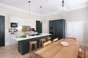 Rumah, kamar mandi pribadi | Dapur bersama | Mesin pembuat kopi/teh, ketel listrik, dan pemanggang roti