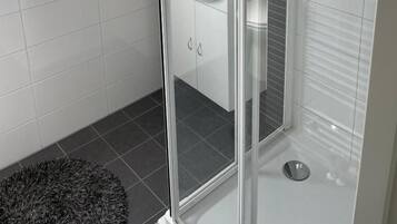 Douche, savon, papier toilette