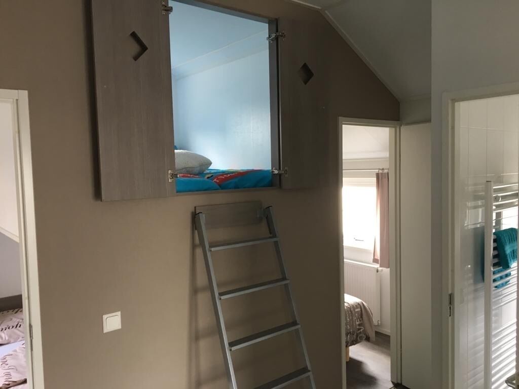 3 bedrooms, travel cot, free WiFi, bed sheets