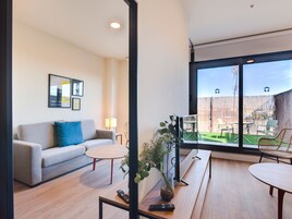 Escritorio, espacio para trabajar con un portátil, wifi gratis