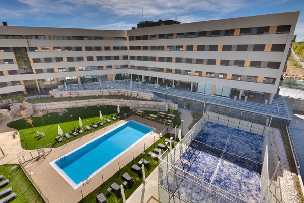 Piscine extérieure (ouverte en saison)