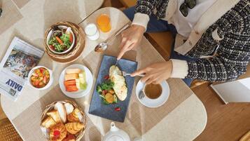 Daily English breakfast (THB 400 per person)