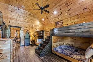 8 bedrooms, iron/ironing board, free WiFi, bed sheets