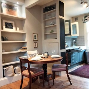 Dining - Gorgeous Georgian apartment, 2 King beds and Garden (London)