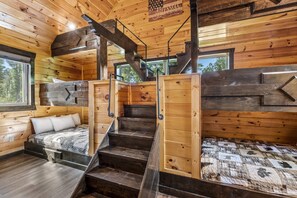 13 soverom, strykejern/-brett, wi-fi (inkludert) og sengetøy