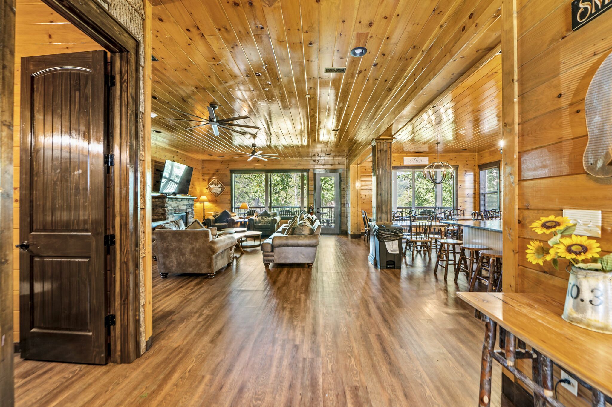 Walking Distance To Downtown Gatlinburg! Game/theater Room, Hot Tub, Pool Access - Gatlinburg, TN