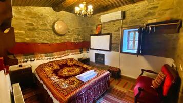 Comfort Room | Egyptian cotton sheets, premium bedding, individually decorated