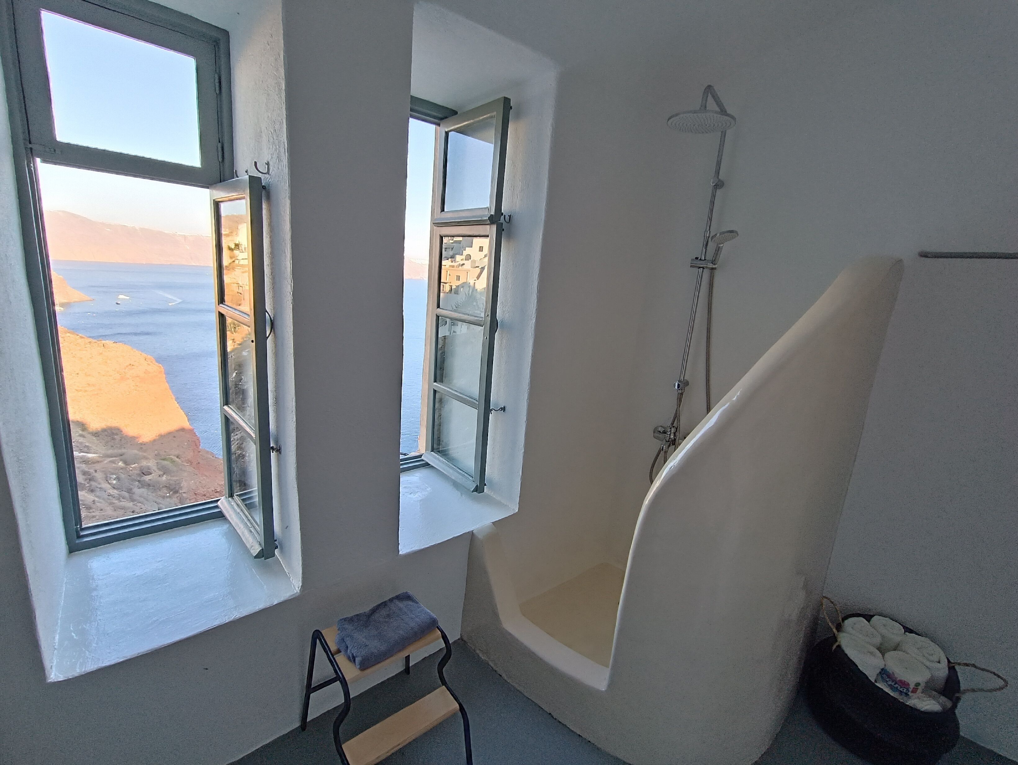 Shower, hair dryer, bathrobes, slippers