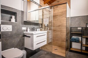 Executive Suite, Private Bathroom, Mountain View | Bathroom