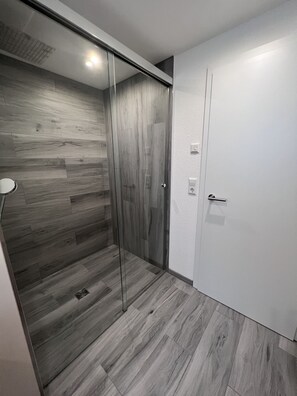 Duplex, Private Bathroom, Mountain View | Bathroom - Familien am Hang (Friedrichshafen)