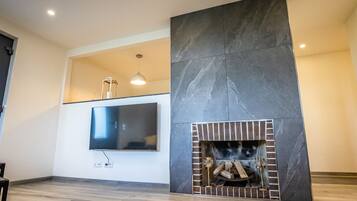 Family Suite, Private Bathroom, Mountain View | Lounge
